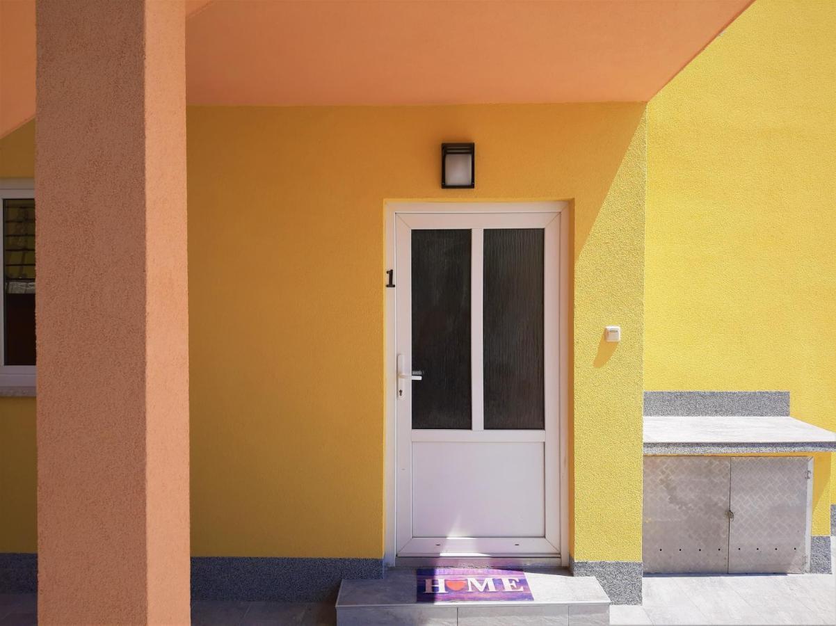 Cozy Apartments With Sea View Novi Vinodolski Exterior foto