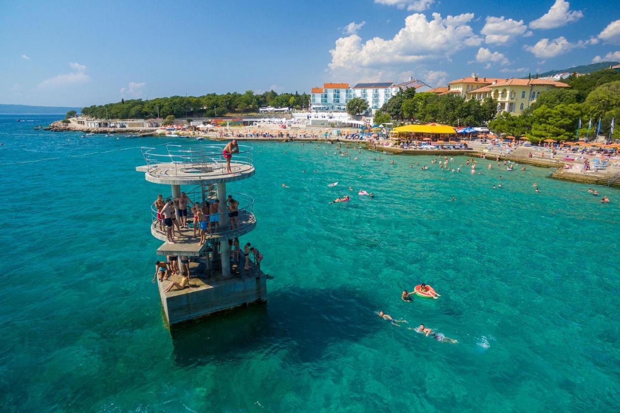 Cozy Apartments With Sea View Novi Vinodolski Exterior foto